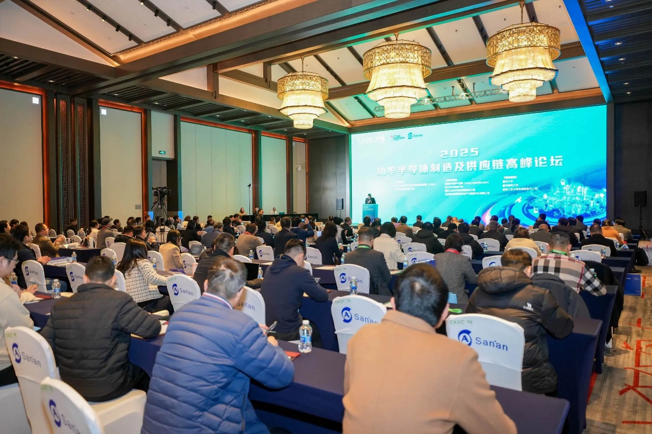 餐廳里的人們

AI 生成的內(nèi)容可能不正確。